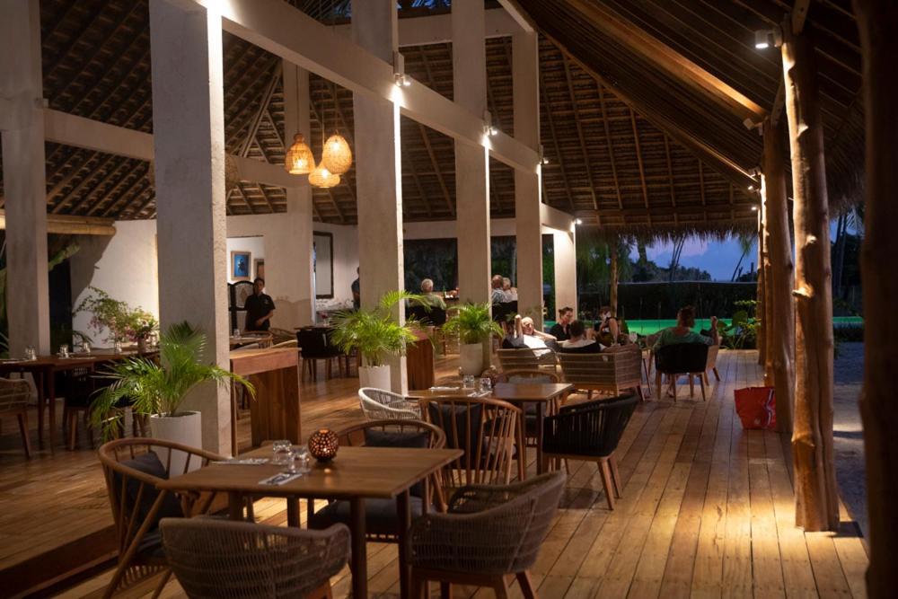 81 Palms Resort Nembrala Extérieur photo