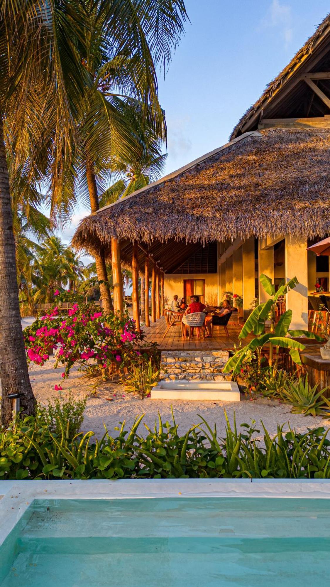 81 Palms Resort Nembrala Extérieur photo
